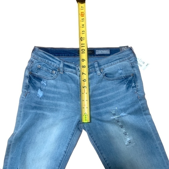 Aeropostale Distressed Light Washed Low Rise Skinny Jeans - Picture 11 of 13